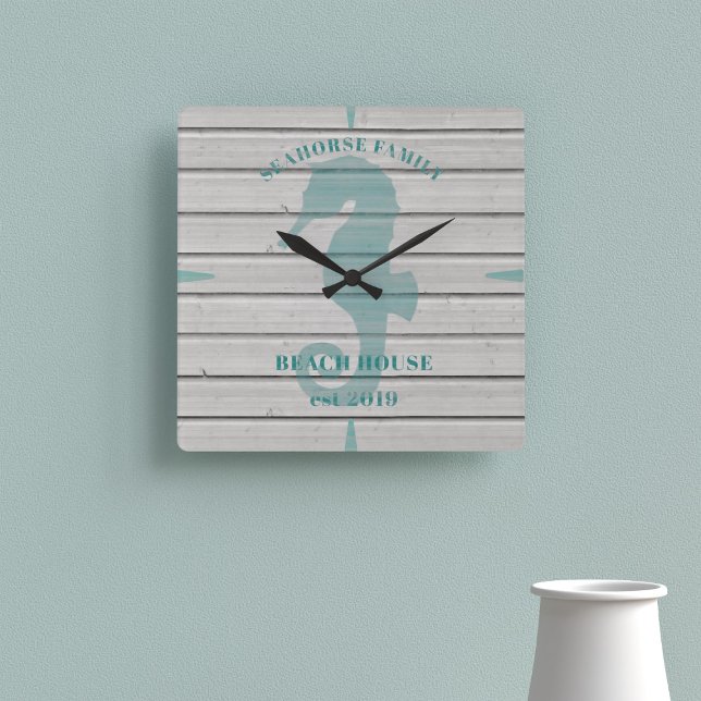 Russe Seahorse Family Beach House Horloge murale (A rustic seahorse clock with space for your family name, beach house and year established)