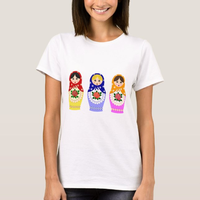 Russische matryoshka Puppen auf dem Shirt der Frau (Vorderseite)