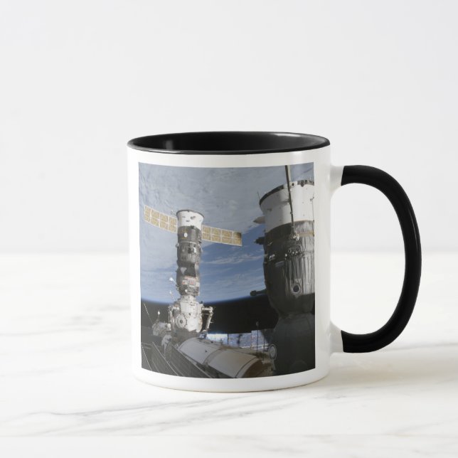 Russische Sojus- und Progress-Raumfahrzeuge Tasse (Rechts)