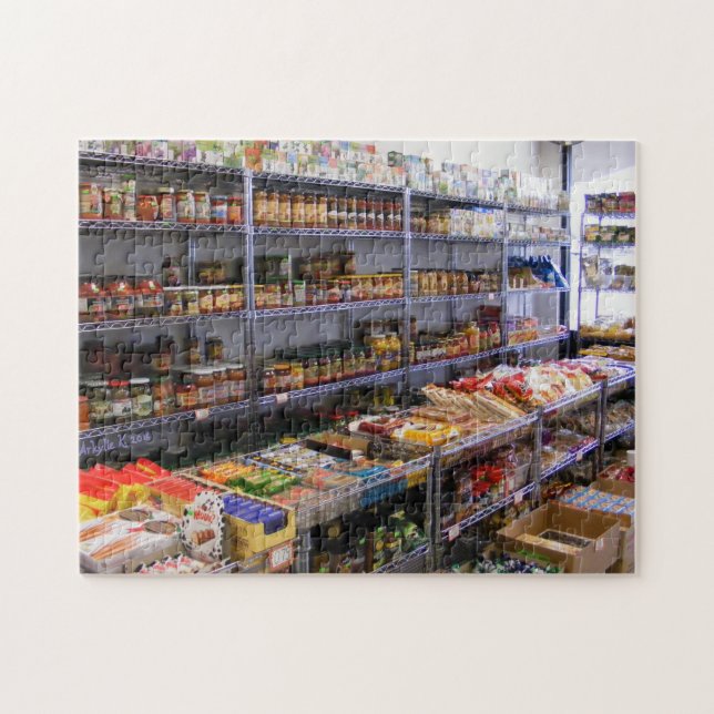 Russisches Lebensmittelgeschäft rüttelt Laubsäge (Horizontal)