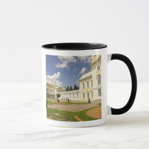 Russland. Petrodvorets. Peterhof-Palast. Peter der Tasse