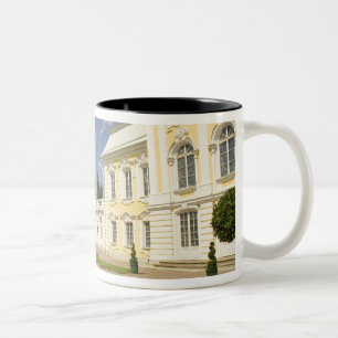 Russland. Petrodvorets. Peterhof-Palast. Peter der Zweifarbige Tasse