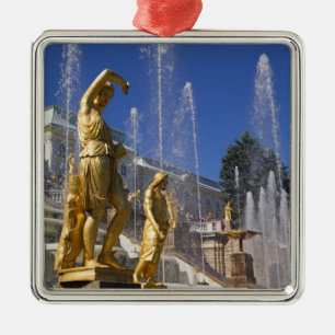 Russland, St. Petersburg, Goldene Statuen in der Silbernes Ornament
