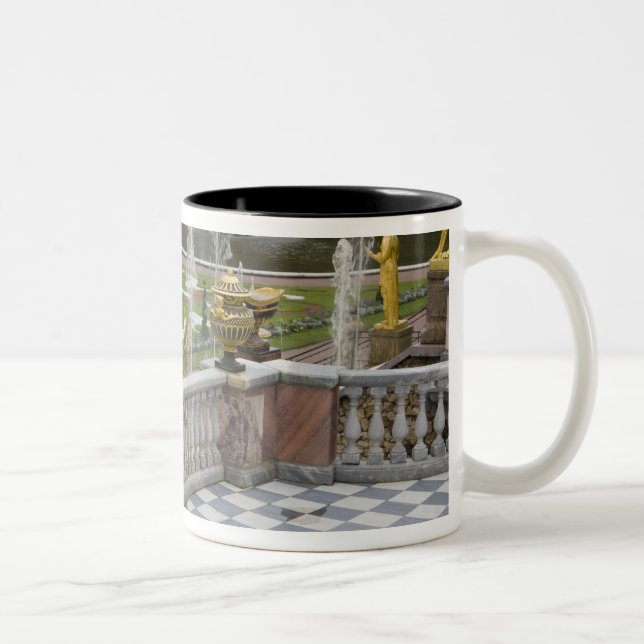 Russland, St. Petersburg, Peterhoff (alias 2 Zweifarbige Tasse (Rechts)