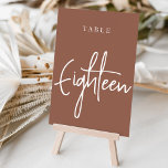Rust Hand Scripting Tabelle Achtzehn Tischnummer<br><div class="desc">Einfache und schicke Tischnummer-Karten im Erdton Rost braun und Weiß machen eine elegante Aussage bei Ihrer Hochzeit oder Veranstaltung. Das Design bietet "table [number]" in einem spannenden Mix aus klassischen Serifen und handgeschriebenen Skripten. Design wiederholt sich auf beiden Seiten. Einzelne nummerierte Karten werden separat verkauft; bestellen Sie jede Tischnummer einzeln...</div>