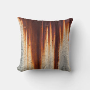 Rustgezogene Grunge Wand: Texturierte Saging Kissen