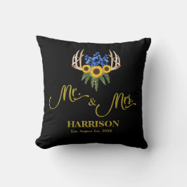 Rustic Antlers Mr. and Mrs Lastname Newlywed Gift Kissen