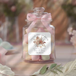 Rustic Autumnal Florals Neuer Herr Mrs. Quadratischer Aufkleber<br><div class="desc">Rustikale Autumnal Florals Neu Herr Mrs. Ein schönes Bouquet in Terracottas und Cremes ist in der Mitte mit Ihrem Dank oben gebogen. Die Herren und Frau haben ein elegantes Set. Personalisieren Sie die Erholung des Textes nach Ihren eigenen Anforderungen.</div>