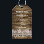 Rustic Barn Wood & Lace Vielen Dank Geschenkanhänger<br><div class="desc">Ich hoffe,  Sie genießen diese großartige Hochzeit Dankeschön Ihnen Geschenke Tags mit diesem rustikalen Barnholz,  Weiße Spitzen und weich rosa Rosen darauf. Sie können ALLE PERSÖNLICHEN INFORMATIONEN auf der Geschenkmarke ändern,  um Ihren Bedürfnissen gerecht zu werden. Genießen Sie https://www.zazzle.com/store/artzdizigns</div>