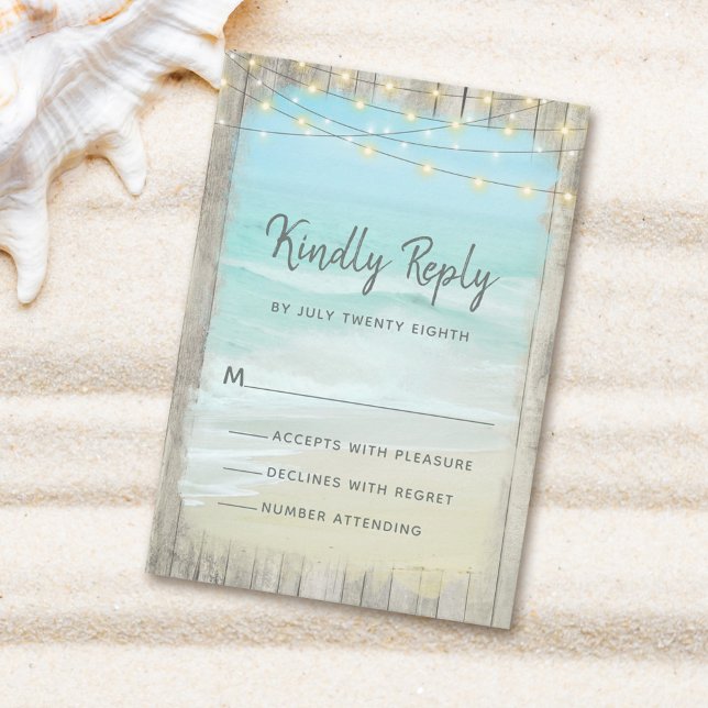 Rustic Beach String Lights Wood Wedding RSVP Karte (Von Creator hochgeladen)