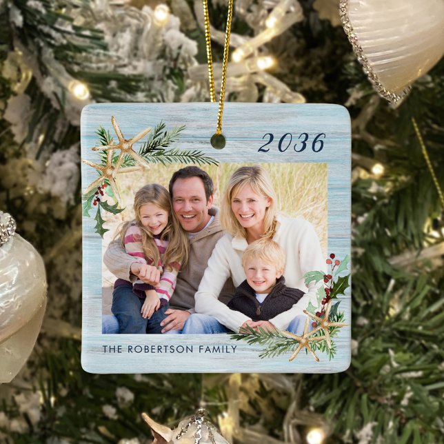 Rustic Beach Wood Starfish Familienjunges Foto Wei Keramikornament (Von Creator hochgeladen)