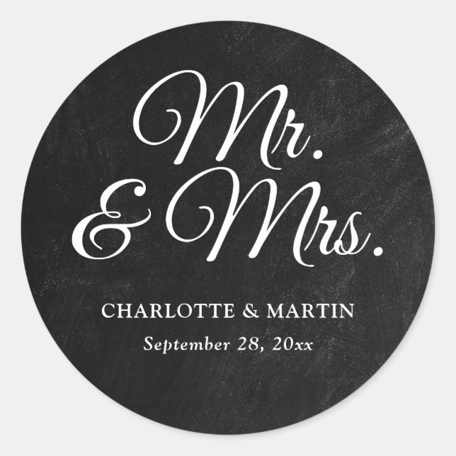 Rustic Black Chalkboard Mr. and Mrs. Wedding Runder Aufkleber (Vorderseite)