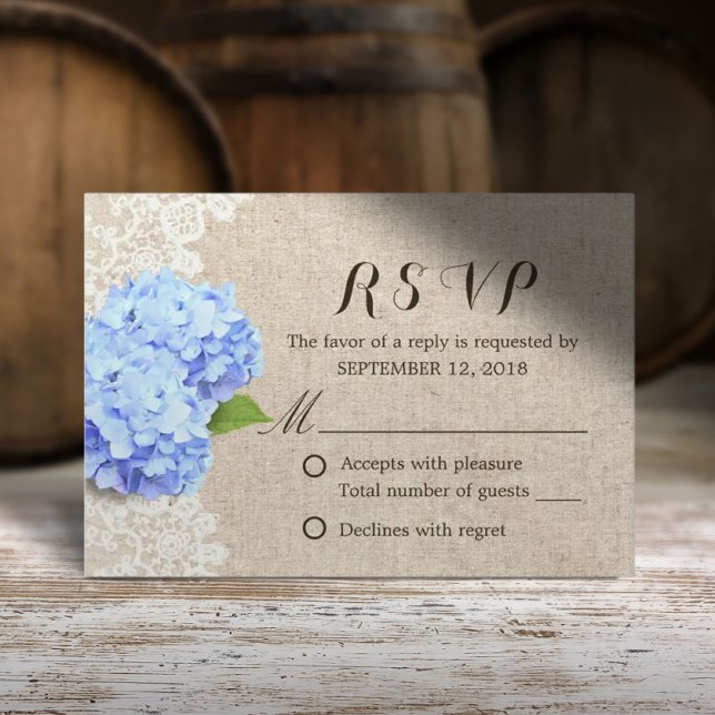 Rustic Blue Hydrangea Lace & Burlap Wedding RSVP Karte (Von Creator hochgeladen)