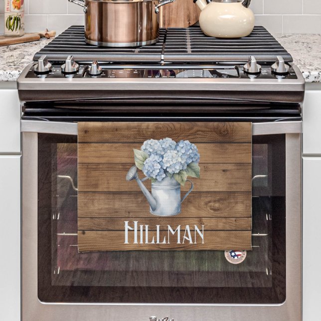 Rustic Blue Hydrangea Watering kann Personalisiert Geschirrtuch (Rustic Blue Hydrangea Watering Can Personalized Kitchen Towel
)