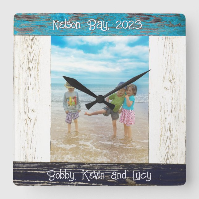 Rustic Blue White Beach Wood Photo Frame Quadratische Wanduhr (Vorderseite)