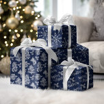 Rustic Blue Wood Christmas Frost Geschenkpapier Set<br><div class="desc">Dieses Set von ländlicher Bauernholzumhüllung Papier Blätter hat 3 Designs auf rustikalen dunkelblauen Hintergrund: 1. Weiße Frost Weihnachtssymbole,  2. Schneeflocken,  3. Frohe Weihnachtshandschrift.</div>