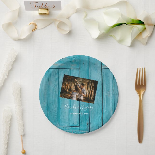 Rustic Blue Wood Foto Wedding Pappteller (Hochzeit)