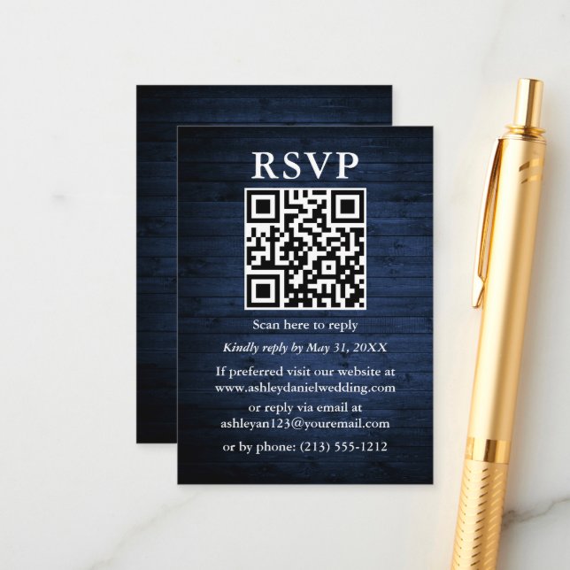 Rustic Blue Wood QR Wedding RSVP Begleitkarte (Vorderseite/Rückseite Beispiel)