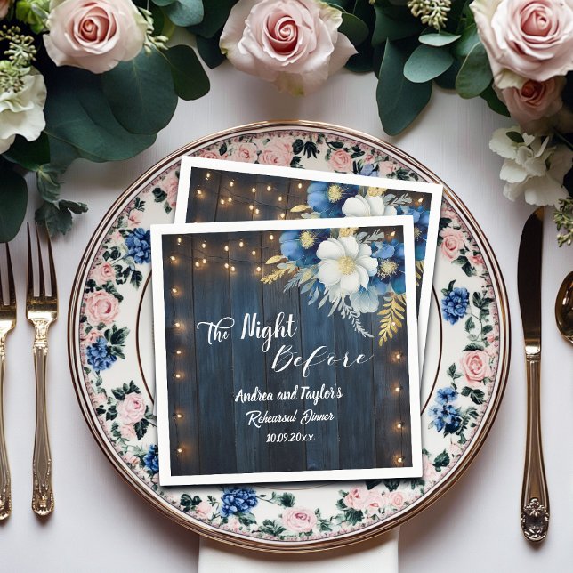 Rustic Blue Wood White Floral Probe Dinner Serviette (Von Creator hochgeladen)