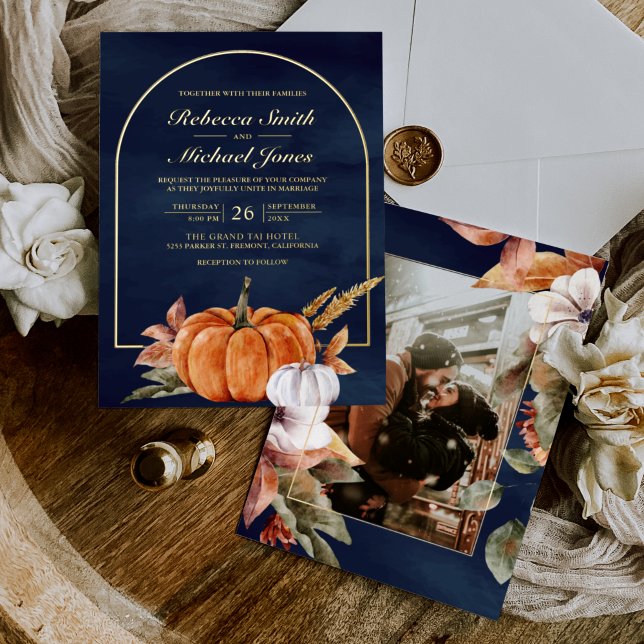 Rustic Boho Arch Pumpkin Foto Navy Hochzeit Gold Folieneinladung (Von Creator hochgeladen)