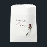Rustic Boho Marsala Cream Floral Geschenktütchen<br><div class="desc">Elemente: elegante Aquarell-Rose und Grünflächen rund um einen zarten Rahmen. Ihre Namen und Informationen erscheinen in modernen Serif-Schriftart. Farben: Bordeaux,  Marsala,  Creme,  grün,  braun. Themen: boho,  bohemian,  rustikal,  Herbst,  Herbst,  Winter,  Erdtöne,  Neutrale,  Vintag. Sammlung: Rustikale Boho Marsala Cream Floral Wedding Collection. Art des Produkts: Gefälligkeitsbeutel</div>