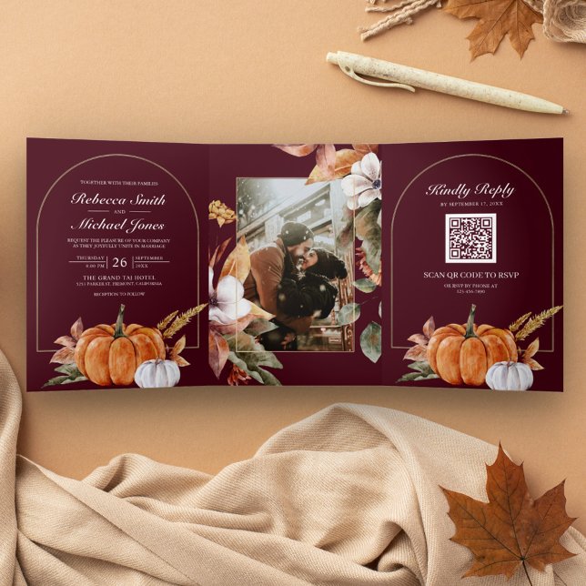 Rustic Boho Pumpkin Foto QR Code Burgundy Wedding Dreifach Gefaltete Einladung (Von Creator hochgeladen)