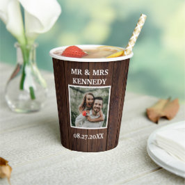 Rustic Brown Wood Custom Foto MR & MRS. Wedding Pappbecher