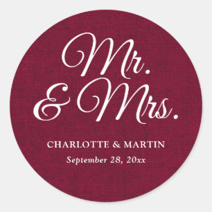 Rustic Burlap Burgundy Red Mr. und Mrs. Wedding Runder Aufkleber