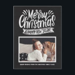 Rustic Chalkboard Merry Christmas Script Foto Feiertagspostkarte<br><div class="desc">Merry Christmas and a Happy New Year! Send your holiday greetings to family and friends with this chalkboard-themed holiday postcard. It feys rustic chalk typography with falsch chalkboard background. Personalize by adding fotos,  Names und Nachrichten. This rustic Christmas postcard is available in other cardstocks.</div>