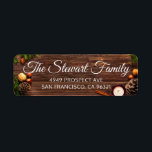 Rustic Country Wood Christmas Rücksendeadresse<br><div class="desc">Dieses einzigartige personalisierte Retourenschild mit Kiefernzapfen und Nüssen aus rustikalem Holz. Sie können zwei Vornamen, Ihren Familiennamen, einen Firmennamen oder jedes andere Format verwenden, das Ihren Bedürfnissen Anzug. Sie können auch den Stil, die Farbe und die Größe des Textes ändern. Eine schöne Ergänzung zu Ihrer Weihnachtskorrespondenz. Erstellen Sie mit den...</div>