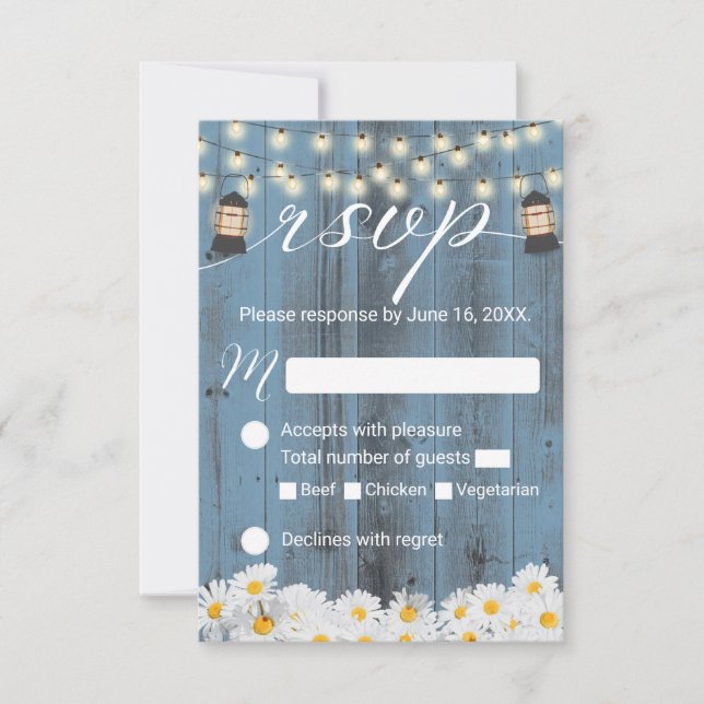 Rustic Daisies & Lantern Dusty Blue Wedding RSVP Karte (Vorderseite)