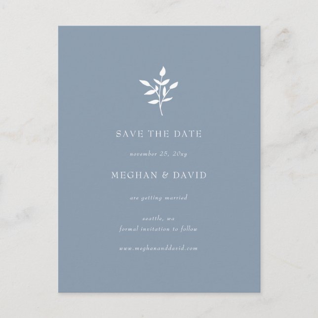 Rustic Dusty Blue Einfach botanisch Save the Date Ankündigungspostkarte (Vorderseite)