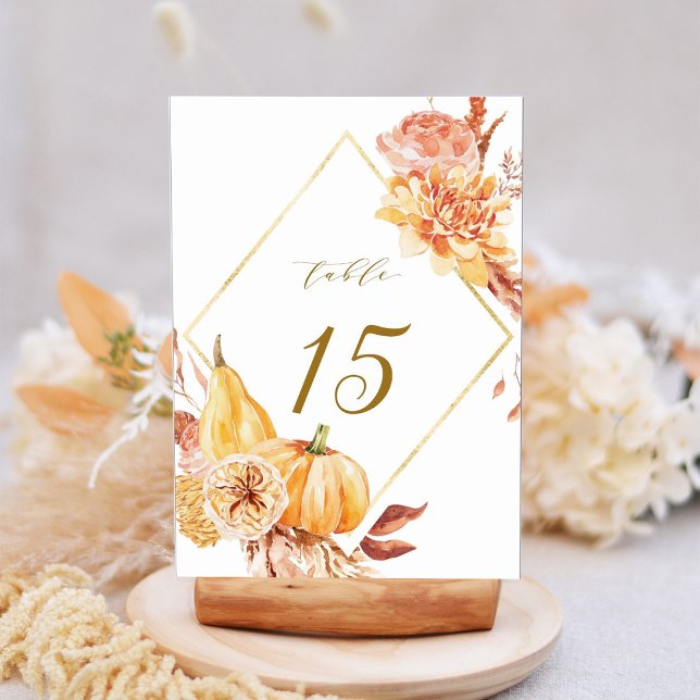 Rustic Fall Floral Pumpkin Hochzeit Gold Script Tischnummer (Von Creator hochgeladen)