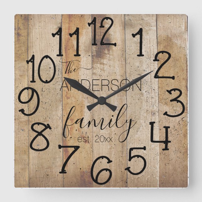 Rustic Faux Wood Barn Farmhouse Custom Family Name Quadratische Wanduhr (Vorderseite)