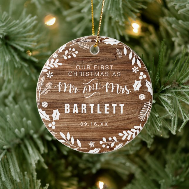 Rustic First Mr. und Mrs. Christmas Foto Keramik Ornament (Baum)