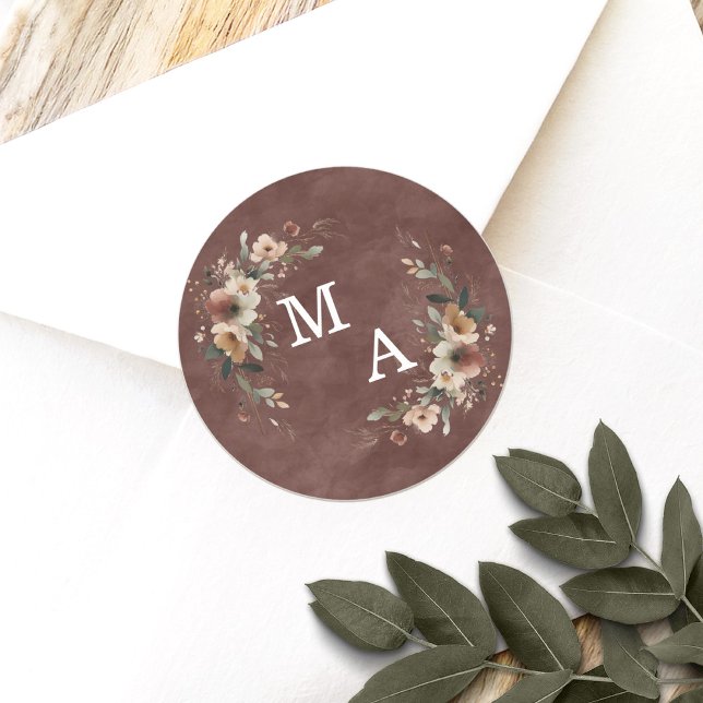 Rustic Garnet Red Floral Wreath Wedgram Runder Aufkleber (Seal your wedding details with love using our custom monogram stickers, tailored for elegance.)