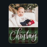 Rustic Green Kariert Frohe Weihnachts-Foto Magnet<br><div class="desc">Frohe Weihnachten! Bringen Sie eine Touch Feiertagsmagnet auf Ihre Zuhause mit unserem individualisierbaren Foto Christmas Magnet! Dieser Magnet ist perfekt für die Präsentation von gepflegten Erinnerungen geeignet und ermöglicht es Ihnen, dieses Foto mit Ihrem Lieblingsfest zu personalisieren. Ein ideales Geschenk für Familie und Freunde - kreieren Sie unvergessliche Seen für...</div>