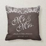 Rustic Lace Mr. and Mrs Wedding Pillow Kissen<br><div class="desc">Hübschere Hochzeitskissen im Kleinen Bayleigh Store!</div>