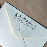 Rustic Laurel Familienname Rücksendeadresse Gummistempel<br><div class="desc">Dieses elegante Retourenlabel-Thema zeigt Ihren Familiennamen in einem rustikalen, Vintagen Schriftzeichen mit Ihrer Adresse unten in klassischer Serifentypografie. Zwei handgezeichnet Lorbeerzweige umgeben den Text. Diese hölzerne Briefmarke eignet sich ideal für persönliche oder berufliche Post, Tagesgebrauch oder Veranstaltungen wie Party Einladungen, Dankeschön-Karten und Weihnachtskarten. Es kann sogar auf Geschenktafeln oder Gunst-Taschen...</div>