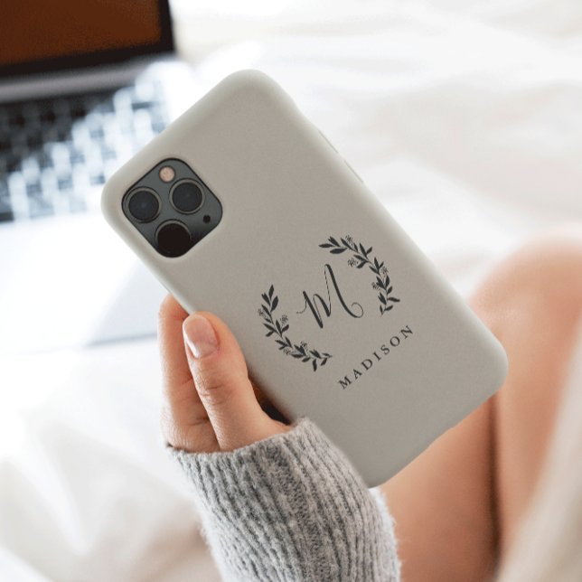 Rustic Laurel Monogram Name Case-Mate iPhon iPhone 14 Pro Max Hülle (Von Creator hochgeladen)