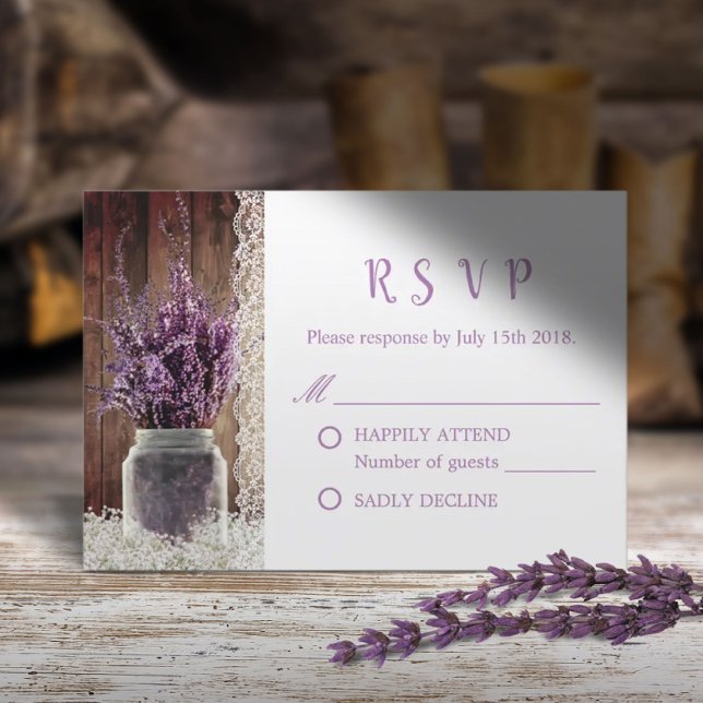 Rustic Lavender Floral Mason Jar Wedding RSVP Karte (Von Creator hochgeladen)