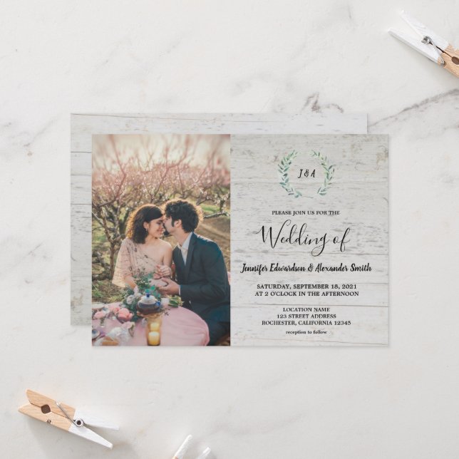 Rustic leaves on barn wood monogram photo Wedding Einladung (Vorderseite/Rückseite Beispiel)