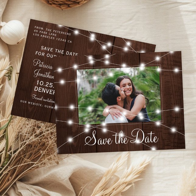 Rustic lights country barn wedding save the date ankündigungspostkarte (Von Creator hochgeladen)