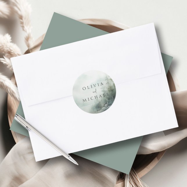 Rustic Mountain Lake Misty Pines Wedding Runder Aufkleber (Von Creator hochgeladen)