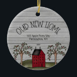Rustic New Zuhause First Christmas Custom Keramik  Keramik Ornament<br><div class="desc">Rustikales New Zuhause Ornament mit Birkenuntergrund,  ein Salonhaus mit Weidenbäumen und ein primitiver Goldstar. Personalisiert Ornament liest "UNSERE NEUE ZUHAUSE" mit der Adresse Ihrer neuen Zuhause und das Jahr.</div>