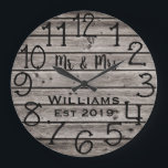 Rustic Personalized Brown Wood Custom Große Wanduhr<br><div class="desc">Beautiful, einzigartig, one-of-a-kind personalized design feature a-rustic brown wood with black personalization his and her names in a script machen overlay design and the last name and year establishd in a bold script with a printed wood background. Personalize this clock by adding your personal information. Makes a great wedding, anniversary,...</div>