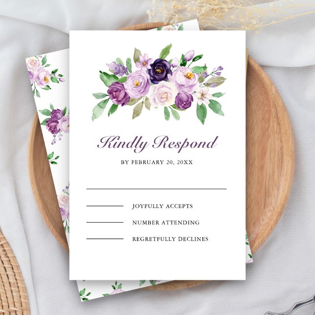 Rustic Purple Floral Wedding RSVP Karte (Von Creator hochgeladen)