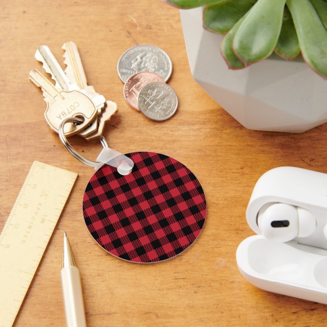 Rustic Red and Black Buffalo Plaid Flannel Schlüsselanhänger (Schreibtisch)