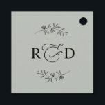Rustic Sage Green Simple Monogram Vielen Dank Geschenkanhänger<br><div class="desc">Dieses individuell gestaltbare Tag,  das sich mit unserer Romantik Script Hochzeitskollektion abstimmen lässt,  verfügt über eine kalligraphische Grafik,  die Ihnen dankbar ist,  gepaart mit einem klassischen Serif-Schriftart in schwarz. Matching-Elemente verfügbar.</div>