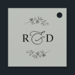 Rustic Sage Green Simple Monogram Vielen Dank Geschenkanhänger<br><div class="desc">Dieses individuell gestaltbare Tag,  das sich mit unserer Romantik Script Hochzeitskollektion abstimmen lässt,  verfügt über eine kalligraphische Grafik,  die Ihnen dankbar ist,  gepaart mit einem klassischen Serif-Schriftart in schwarz. Matching-Elemente verfügbar.</div>